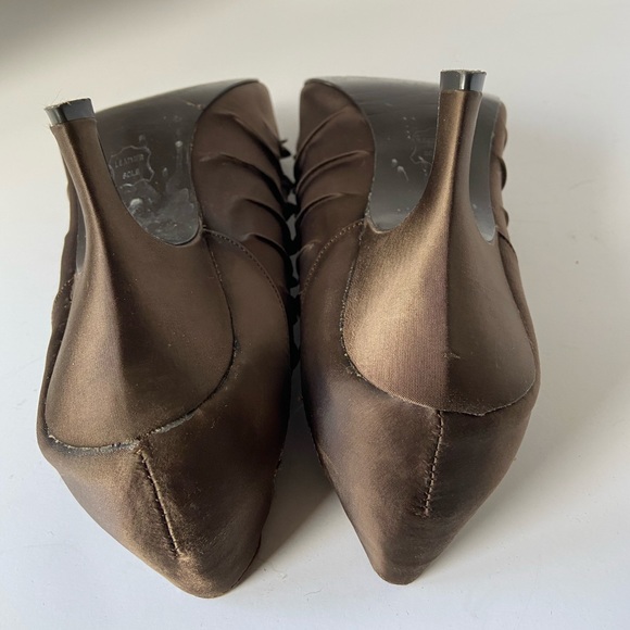 Peep Toe Ruffle Heels - Picture 5 of 7